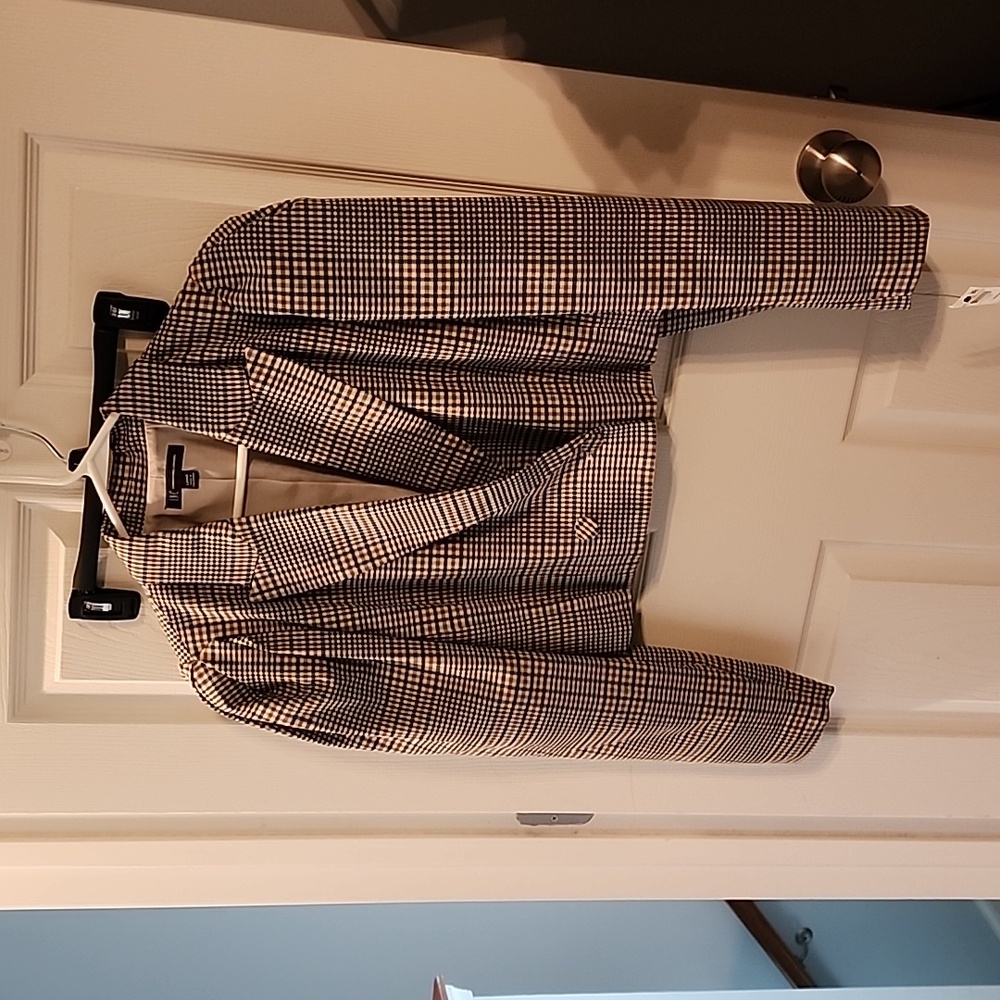 Woman's 2 piece Suit, INC brand.